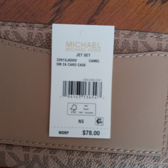 *Price Drop* Michael Kors  Camel colored Card Case, PVC - Picture 4 of 4